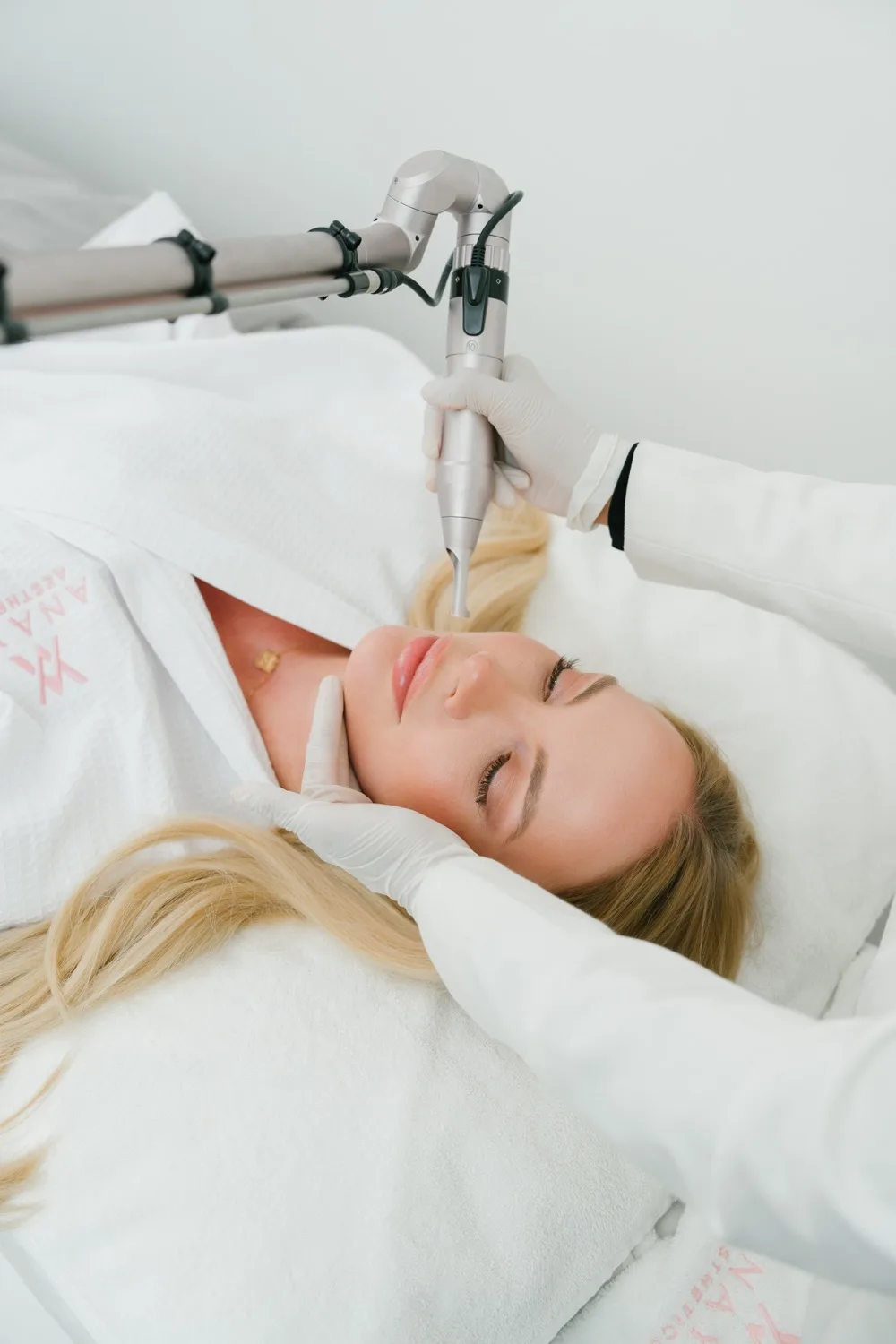 Thulium Lavieen laser treatment in Bali at Anaya Aesthetics